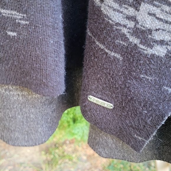 Calvin Klein sweater - Picture 3 of 7